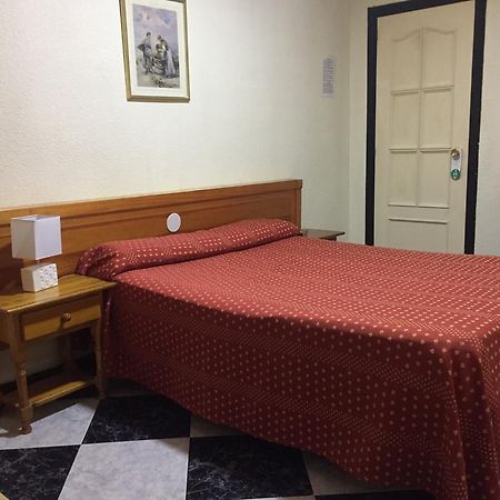 Hostal Jacinto Alcalá de Henares Extérieur photo