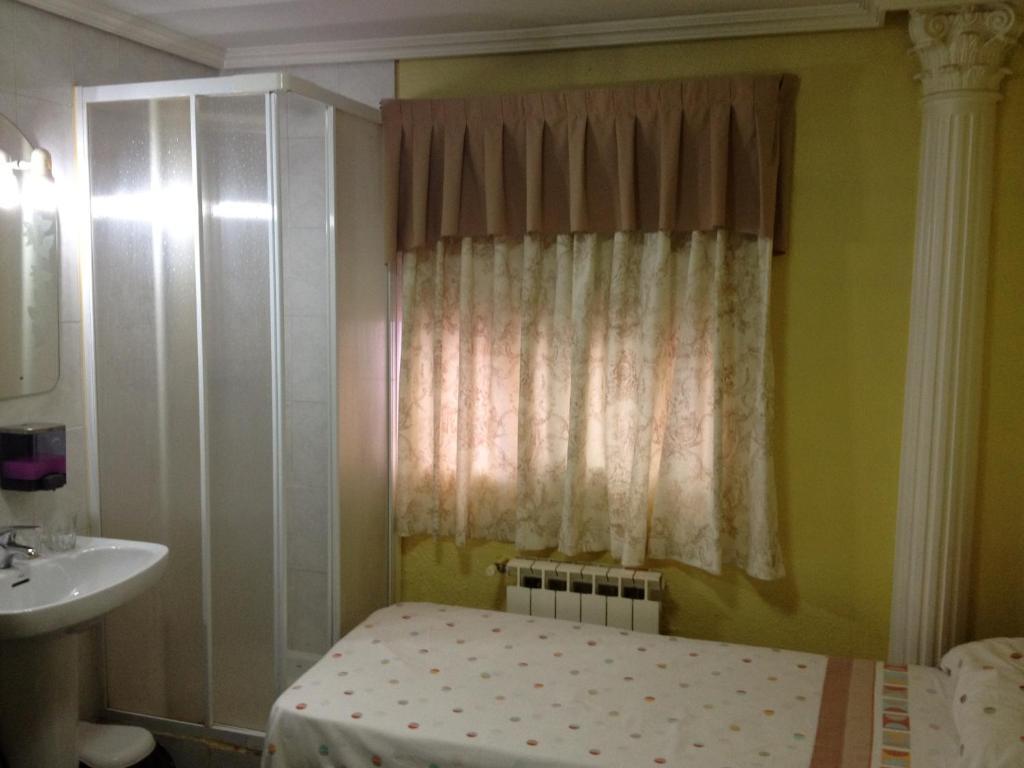 Hostal Jacinto Alcalá de Henares Extérieur photo